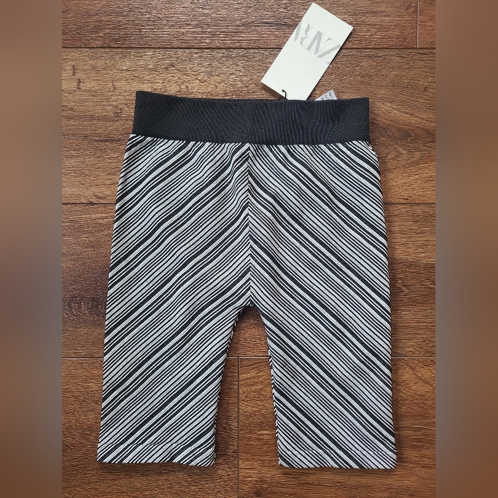 NEW Zara Womens Pull On Black White Diagonal Stripes Biker Shorts Active Size XS